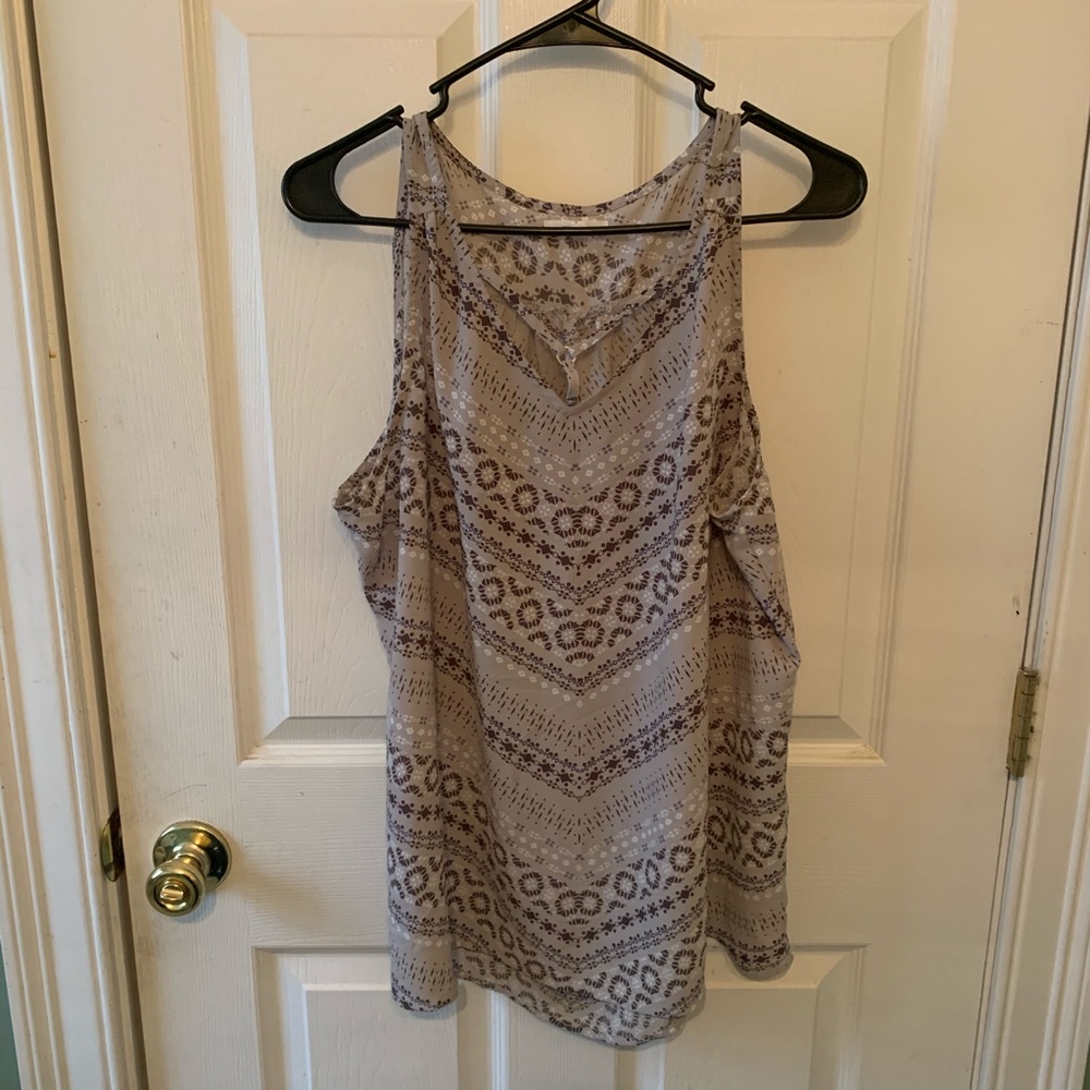 • 👚 Maurices Top 👚 •